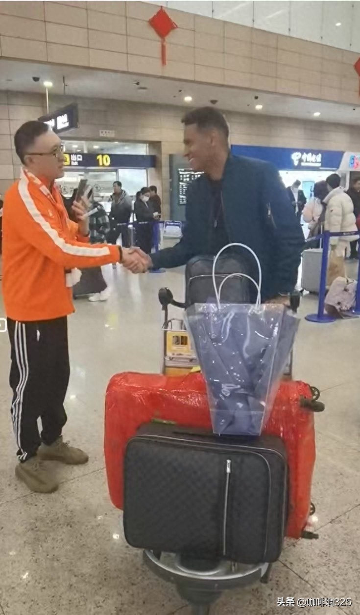  青島日報(bào)：前巴西國奧球員奧古斯托與海牛會合，球隊(duì)五外援到位
