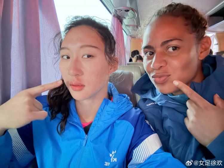  神勇！女足國(guó)門徐歡曬照，比賽中被球砸臉仍力保球門不失