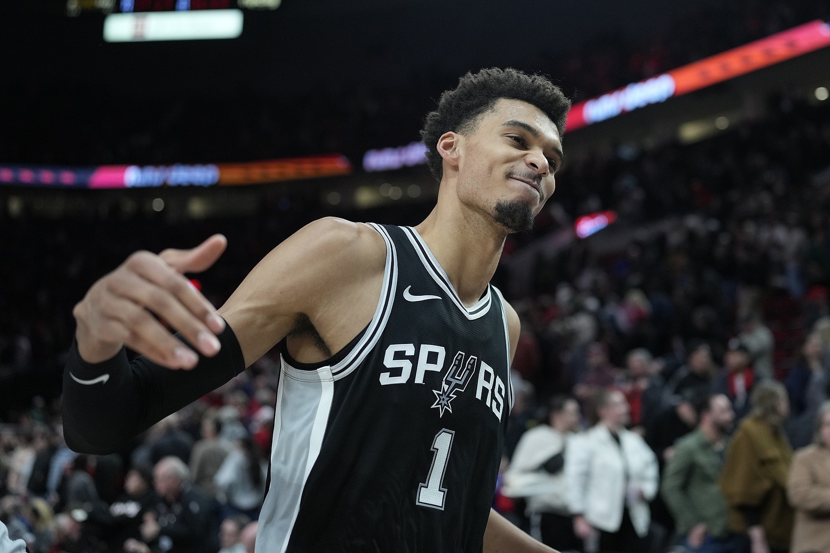 下一個(gè)NBA超級巨星？文班亞馬——身高&技術(shù)與人格魅力的完美結(jié)合