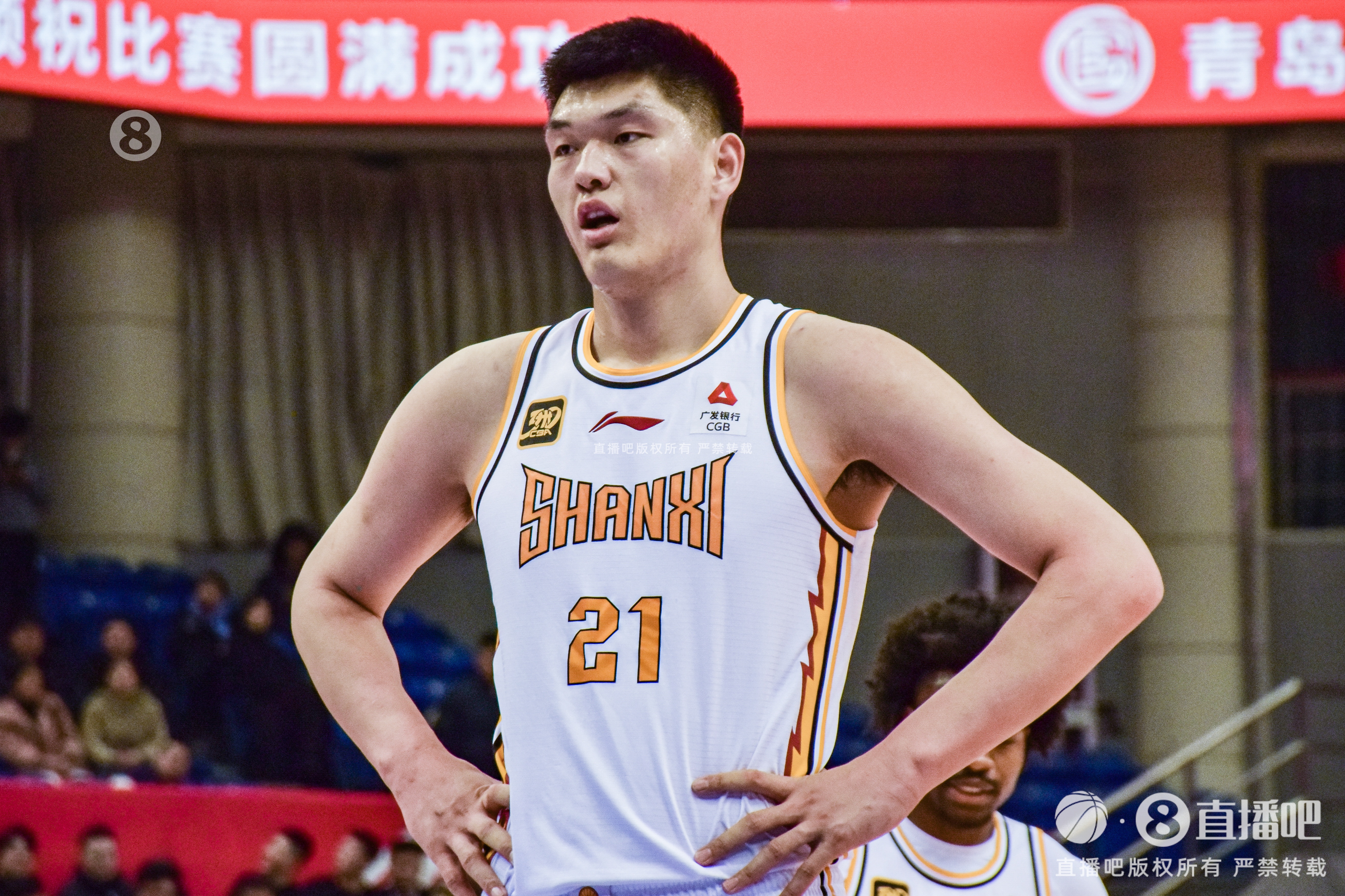  進(jìn)化了！劉傳興半場7中5&三分3中2 拿下12分3籃板助隊建立領(lǐng)先