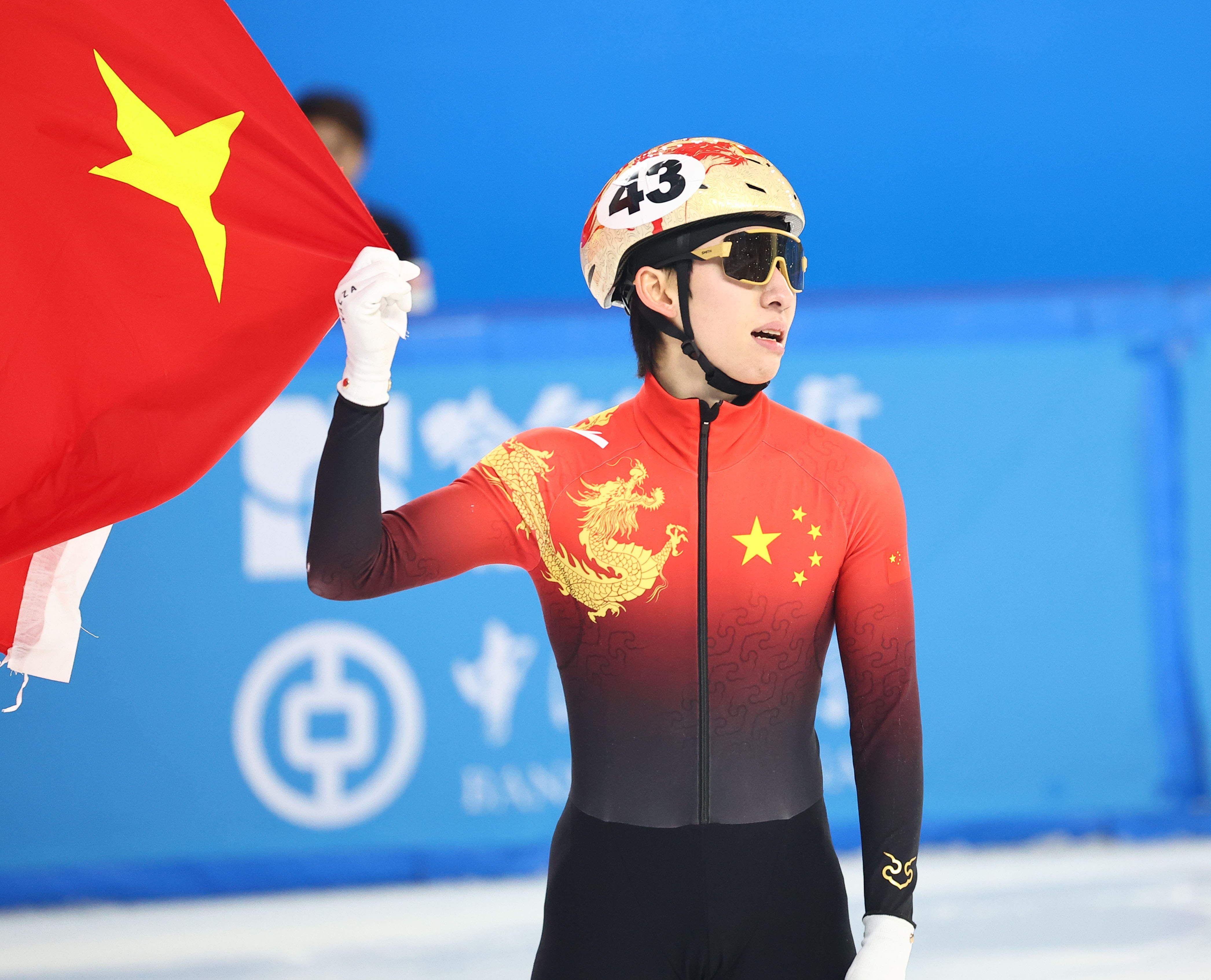  媒體人：中國(guó)冰雪歸化非常成功，但足球歸化花更多錢卻連水花都沒(méi)