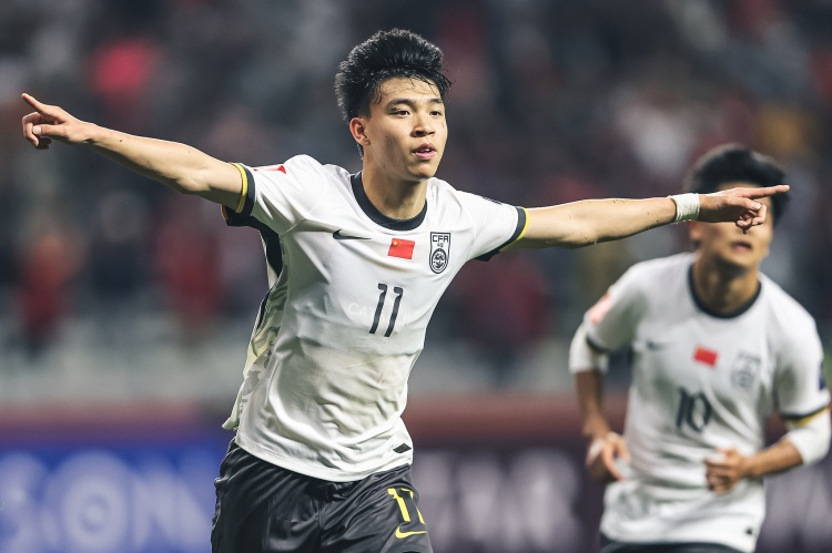  北青體育：18歲“跳級生”王鈺棟有望進(jìn)入國足客戰(zhàn)沙特名單！